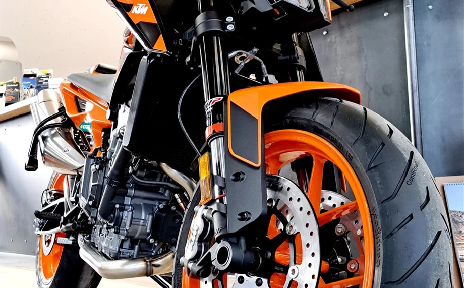 ... die neue 890 DUKE GP... Bild 2: ... die neue 890 DUKE GP...