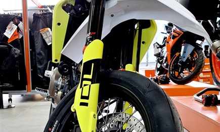 Husqvarna 701 Supermoto im neuen Design...