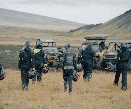 BEKLEIDUNG FÜR DEIN NÄCHSTES OFFROAD-ABENTEUER