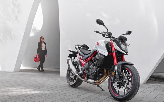 EINGETROFFEN! Die neue HONDA Hornet CB750 - Bild 4