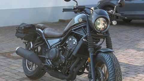Rebel CMX500 SE mit Honda Packtaschen