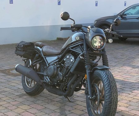 Rebel CMX500 SE mit Honda Packtaschen