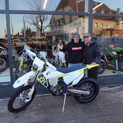 Wechsel vom MX ins Enduro  Lager !! 
Christoph hat sein MX-Bike gegen eine Husqvarna FE 250, Modell 2023 getauscht!. Mit der Tatkräftigen Unterstützung von seine ... Weiter >>