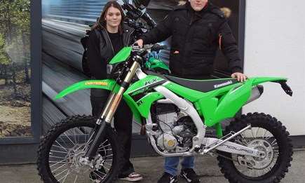 Kawasaki KX 450 X übergeben!