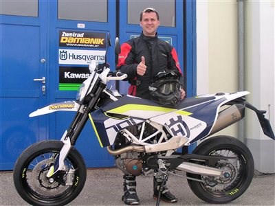 Husqvarna 701 Supermoto - roll out in Bezirk Neunkirchen !