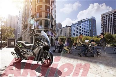 Scportlicher ABS Roller von Kawasaki bei Ginzinger - Bild 2