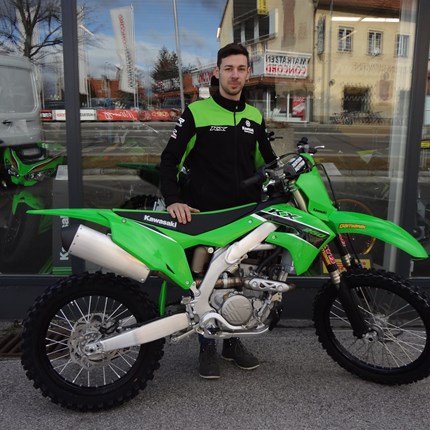 Neues Bike - neue Motivation - neue Ziele! 
Die Motocross Veranstaltungen starten demnächst! Dann kann auch für Alex die Saison 2023 starten. Seine neue Kawasaki KX 250 ... Weiter >>