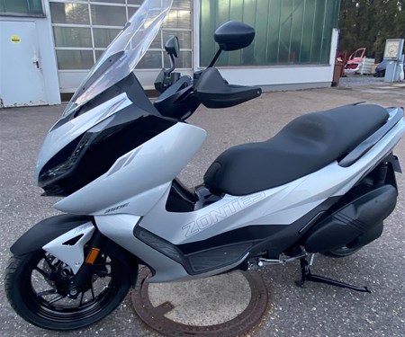 Der tolle 350er Maxi Scooter von Zontes 350E 