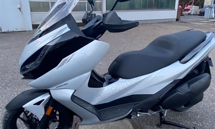 Der tolle 350er Maxi Scooter von Zontes 350E  Der tolle 350er Maxi Scooter von Zontes 350E