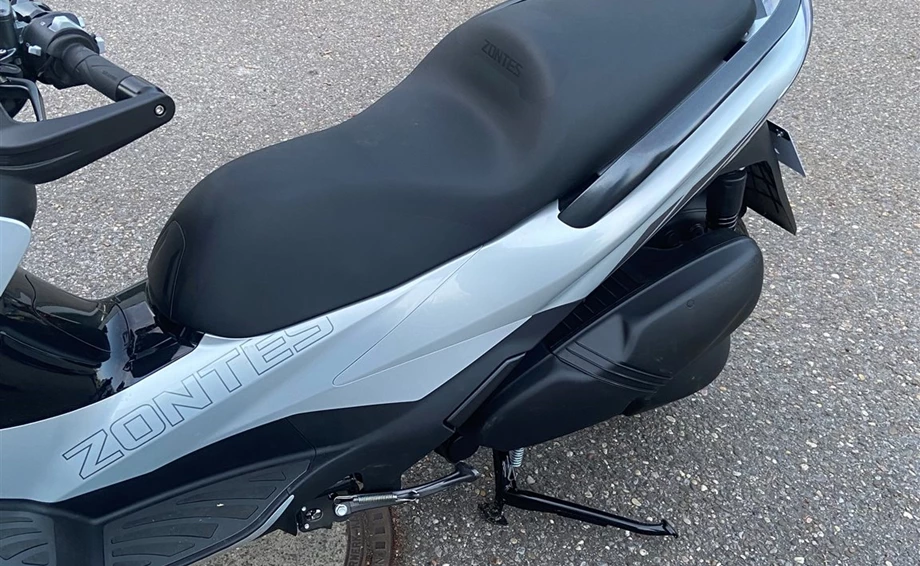Der tolle 350er Maxi Scooter von Zontes 350E  Bild 4: Der tolle 350er Maxi Scooter von Zontes 350E
