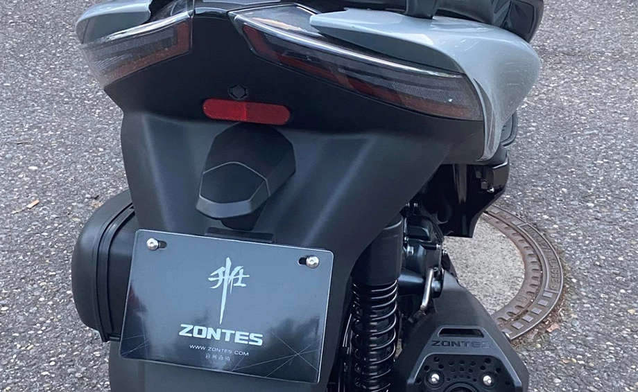 Der tolle 350er Maxi Scooter von Zontes 350E  Bild 5: Der tolle 350er Maxi Scooter von Zontes 350E