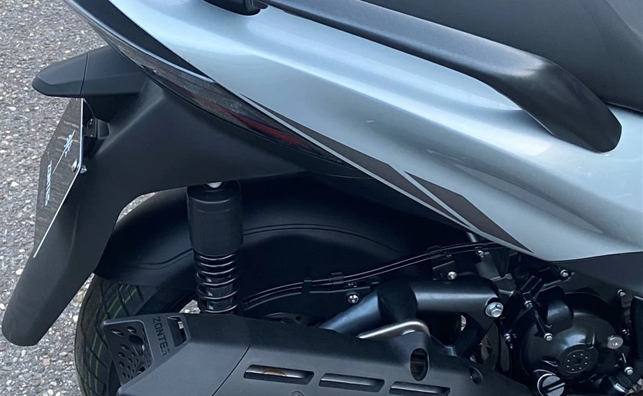 Der tolle 350er Maxi Scooter von Zontes 350E  Bild 6: Der tolle 350er Maxi Scooter von Zontes 350E