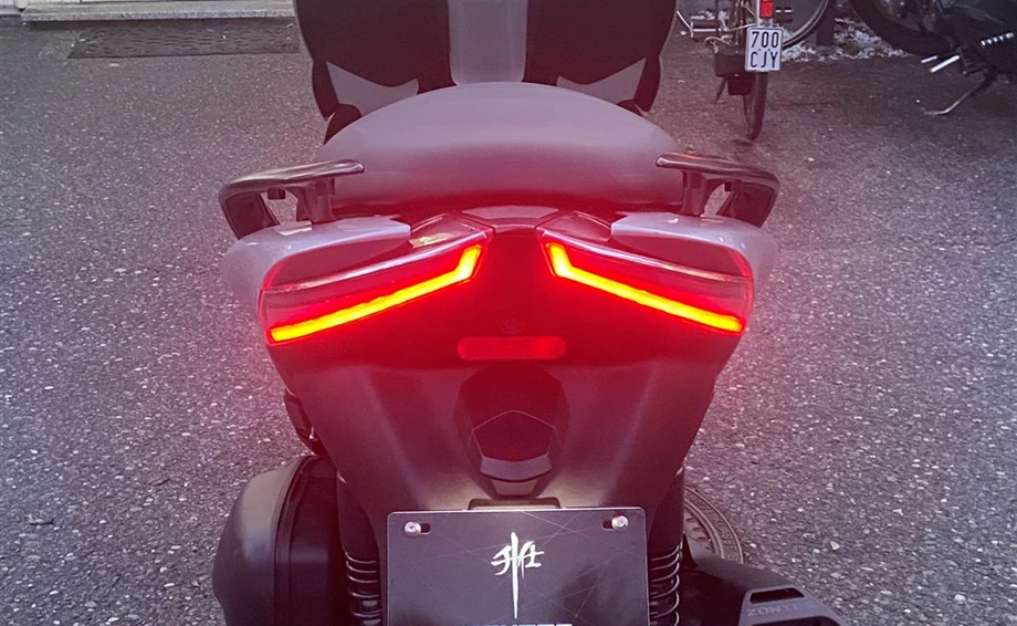 Der tolle 350er Maxi Scooter von Zontes 350E  Bild 7: Der tolle 350er Maxi Scooter von Zontes 350E