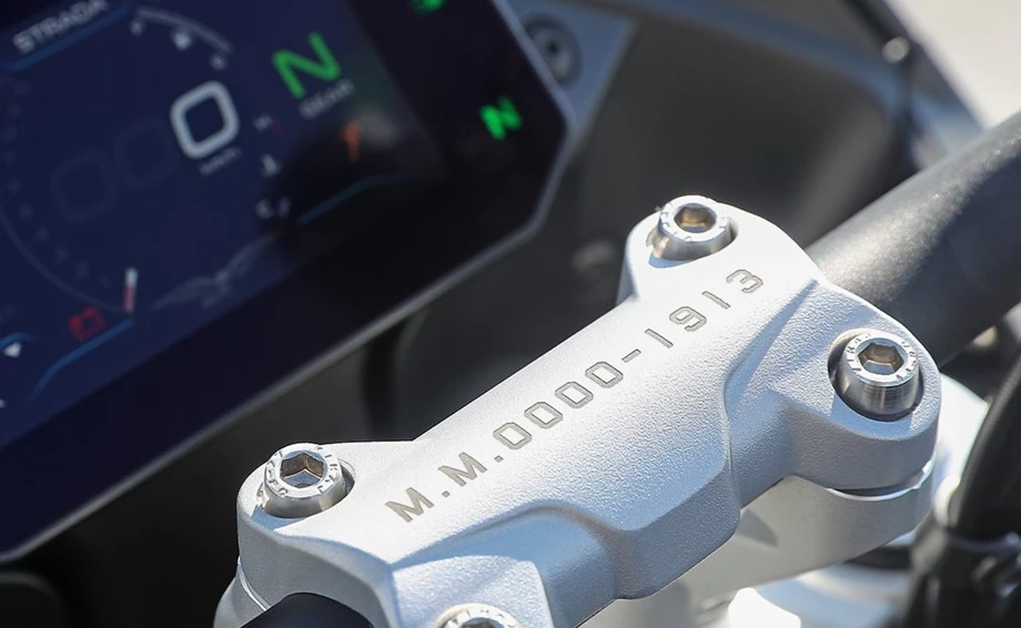 Moto Guzzi V100 Mandello Aviazione Navale jetzt vorbestellen! Bild 2: Moto Guzzi V100 Mandello Aviazione Navale jetzt vorbestellen!