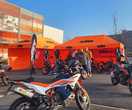 "KTM Breuer on Tour" bei Möbel Höffner 