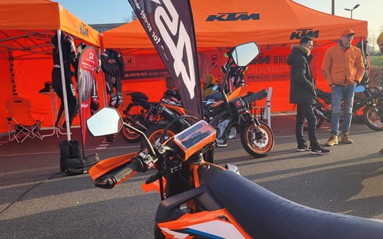 "KTM Breuer on Tour" bei Möbel Höffner  - Bild 2