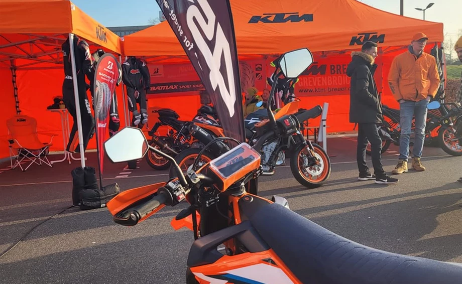 "KTM Breuer on Tour" bei Möbel Höffner  Bild 2: "KTM Breuer on Tour" bei Möbel Höffner