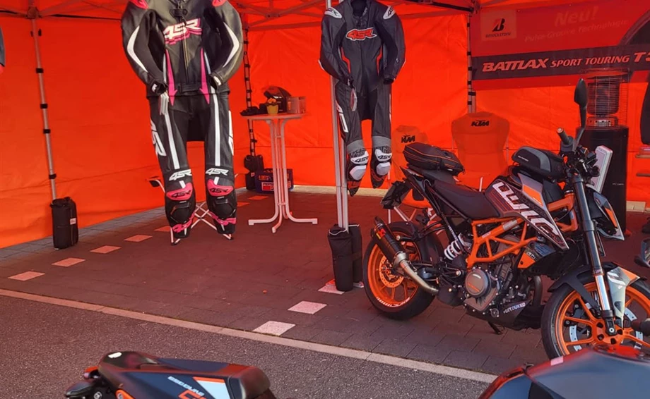 "KTM Breuer on Tour" bei Möbel Höffner  Bild 3: "KTM Breuer on Tour" bei Möbel Höffner