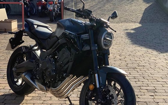 CB650R Modell 2023 in MATT GUNPOWDER BLACK METALLIC  - Bild 1