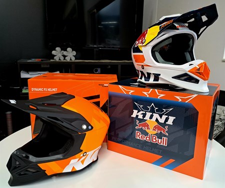 ... wieder schöne, neue Helme...