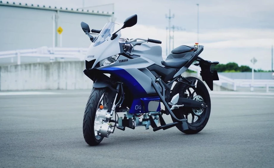 Entwicklung des fortschrittlichen Motorrad-Stabilisierungs-Assistenzsystems (AMSAS) Bild 1: Entwicklung des fortschrittlichen Motorrad-Stabilisierungs-Assistenzsystems (AMSAS)