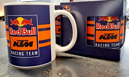 ... jede Menge KTM Accessoires und PowerWear…..