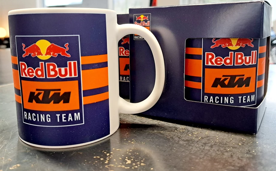 ... jede Menge KTM Accessoires und PowerWear….. Bild 1: ... jede Menge KTM Accessoires und PowerWear…..