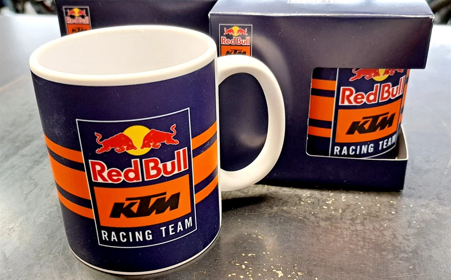 ... jede Menge KTM Accessoires und PowerWear….. Bild 2: ... jede Menge KTM Accessoires und PowerWear…..