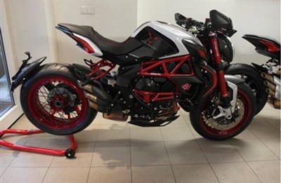 Jetzt noch eine MV Agusta Dragster RR LH 44 Lewis Hamilton Limited Edition!