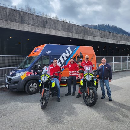 Einsatzmotorräder für Rotes Kreuz Einsatzmotorräder für ÖRK Innsbruck-Land übergeben