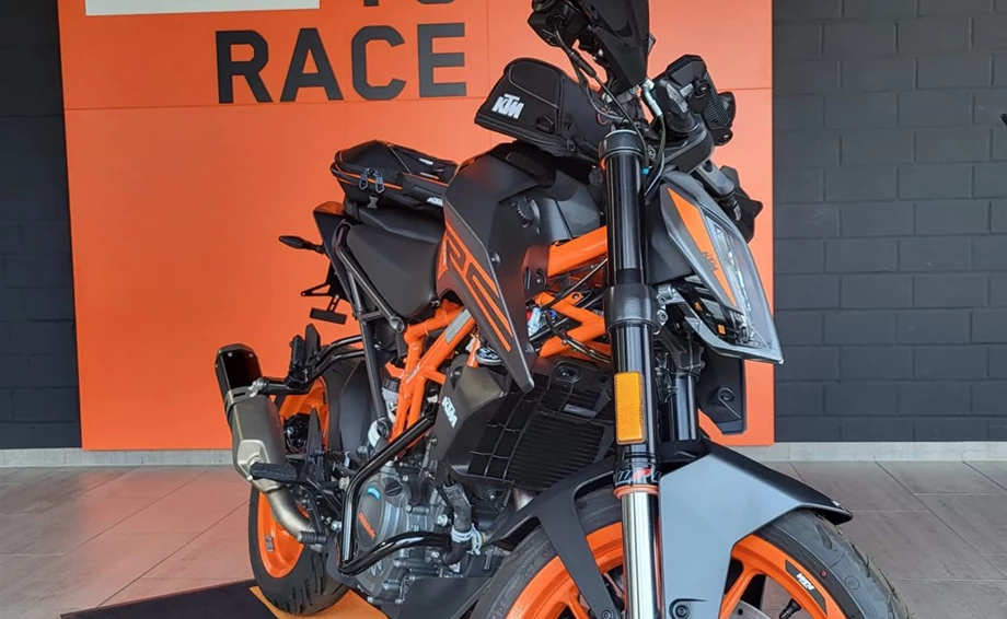 Die Fahrzeugübergabe - Ein besonderer Moment!  Bild 2: Die Fahrzeugübergabe - Ein besonderer Moment!