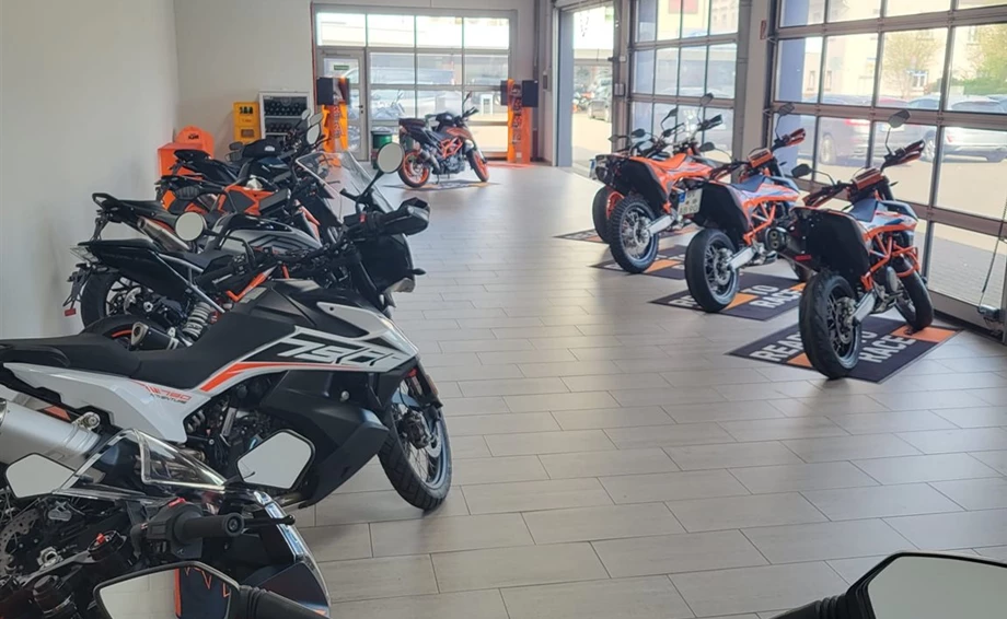 Die Fahrzeugübergabe - Ein besonderer Moment!  Bild 4: Die Fahrzeugübergabe - Ein besonderer Moment!