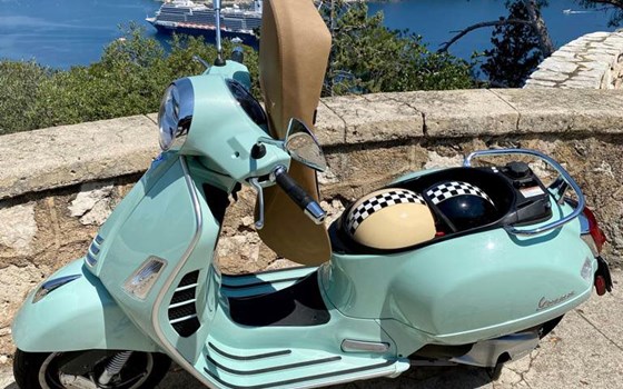 Vespa BIGBOX Helmfach - Bild 1