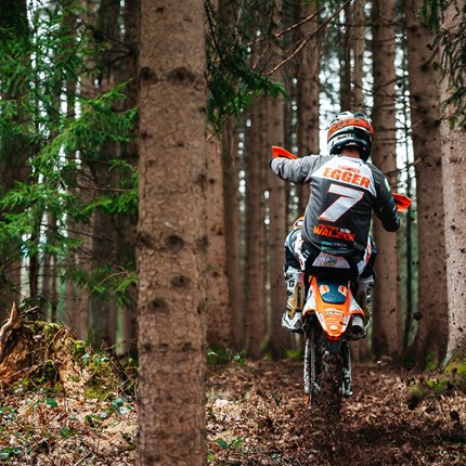 Walzer Teamrider bleiben Siegreich! 


Walzer Teamrider bleiben Siegreich!
Zwei weitere Rennwochenenden sind in der Saison 2023 absolviert.
Diese verliefen h ... Weiter >>