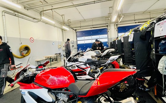 Endlich wieder im Kreis fahren - Bild 7