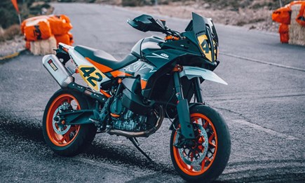 DIE NEUE KTM 890 SM T 