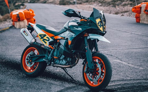 DIE NEUE KTM 890 SM T  - Bild 1