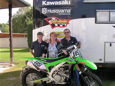 MX-1 Bikes von Kawasaki übergeben Bild 2: MX-1 Bikes von Kawasaki übergeben