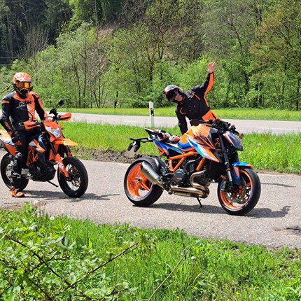 Rückblick 
Am letzten Wochenende hiess es "KTM-Breuer & Friends on the Road"! 270km gemeinsam durch den Südschwarzwald.
Mit dabei ware ... Weiter >>