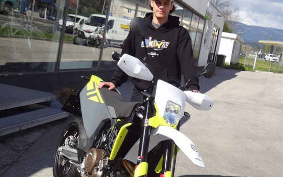 Motorradfahren ist mehr als nur ein Glücksgefühl. Es löst etwas in mir aus, das ich nicht in Worte fassen kann.   - Bild 1