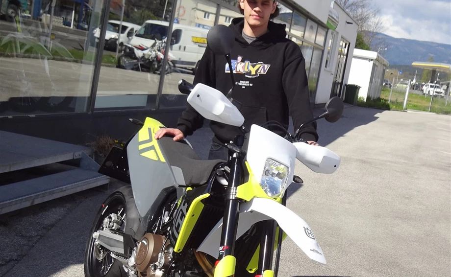 Motorradfahren ist mehr als nur ein Glücksgefühl. Es löst etwas in mir aus, das ich nicht in Worte fassen kann.   Bild 1: Motorradfahren ist mehr als nur ein Glücksgefühl. Es löst etwas in mir aus, das ich nicht in Worte fassen kann.