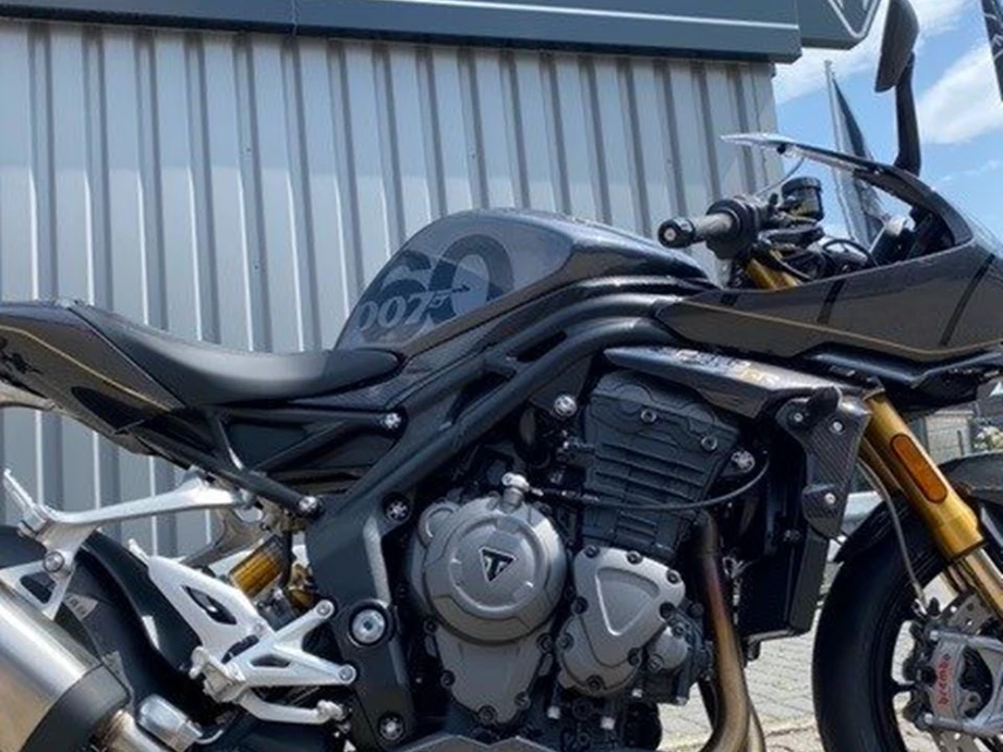 007 Bond Edition Speed Triple 1200 RR Bild 1: 007 Bond Edition Speed Triple 1200 RR
