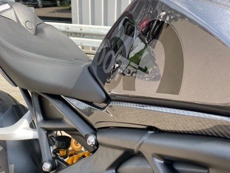 007 Bond Edition Speed Triple 1200 RR Bild 3: 007 Bond Edition Speed Triple 1200 RR