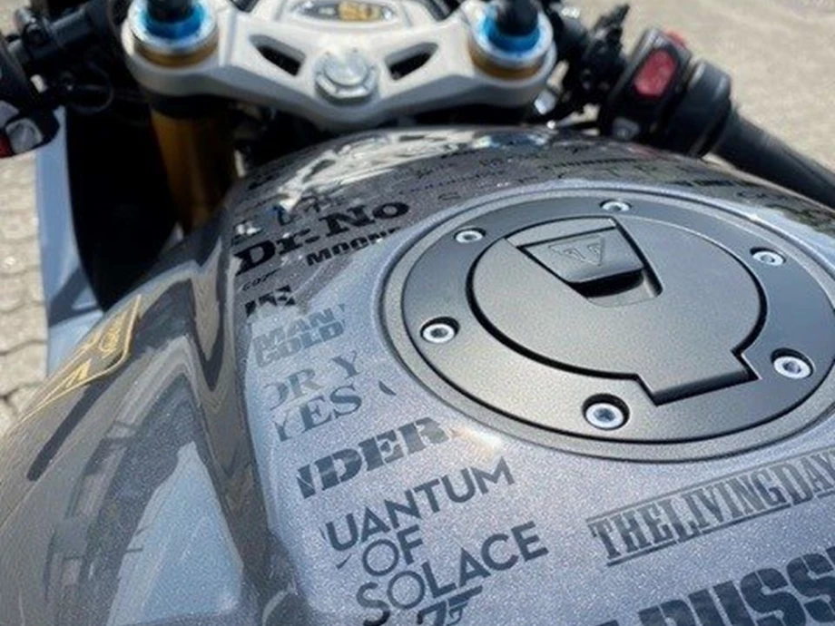 007 Bond Edition Speed Triple 1200 RR Bild 5: 007 Bond Edition Speed Triple 1200 RR