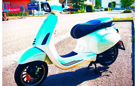 Customumbau Black&White Vespa Sprint 125 - Bild 3 Customumbau Black&White Vespa Sprint 125 - Bild 3