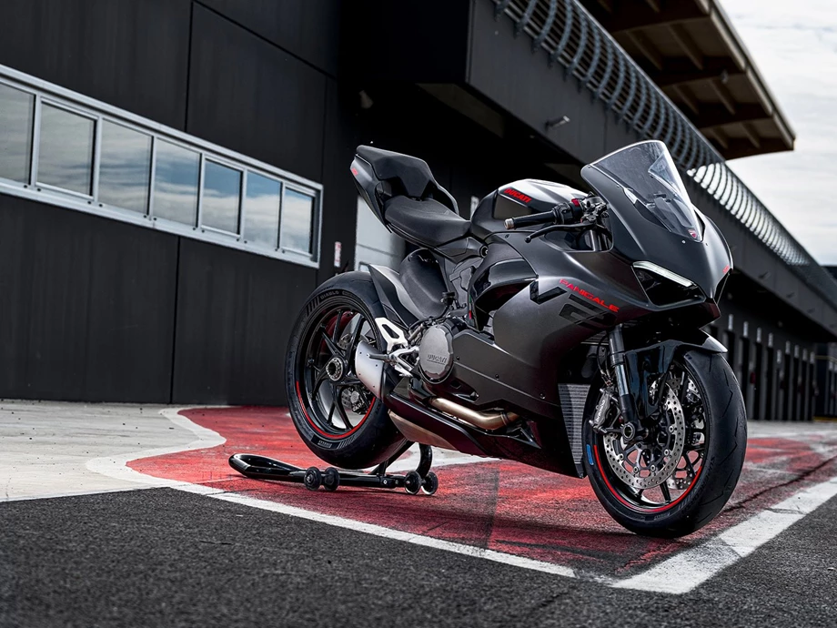 Die Neue DUCATI PANIGALE V2 - BLACK ON BLACK !!! Bild 1: Die Neue DUCATI PANIGALE V2 - BLACK ON BLACK !!!