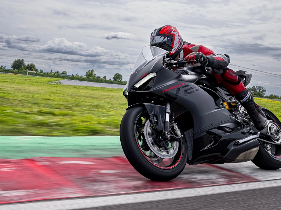 Die Neue DUCATI PANIGALE V2 - BLACK ON BLACK !!! Bild 4: Die Neue DUCATI PANIGALE V2 - BLACK ON BLACK !!!