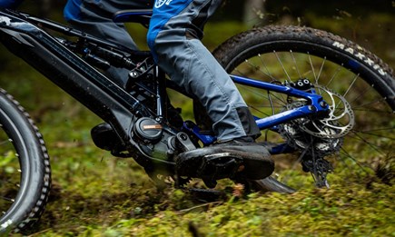 Neue eMTB-Flaggschiff-Antriebseinheit PW-XM von Yamaha: Wir blicken auf dreißig Jahre Pionierarbeit im eBike-Segment zurück.