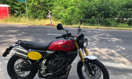 Erleben Sie die wunderbare Fantic Caballero 700 Scrambler live bei uns!