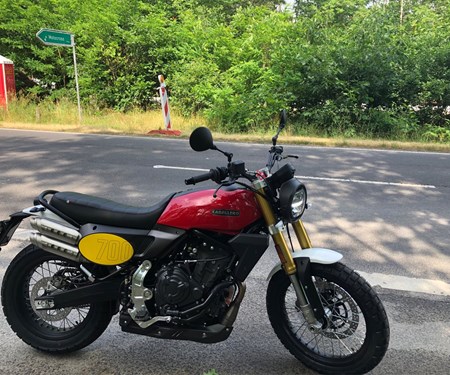Erleben Sie die wunderbare Fantic Caballero 700 Scrambler live bei uns!